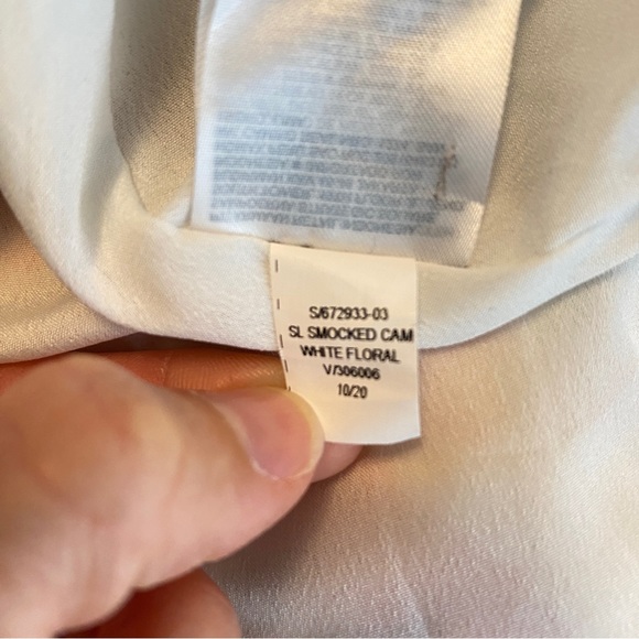 Old Navy smocked top flower sundress with POCKETS!! Size Medium - Picture 8 of 9